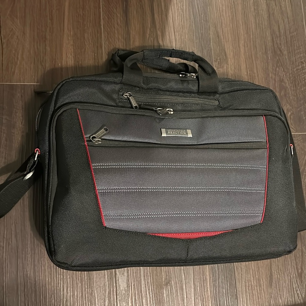 Kenneth Cole Reaction Laptop Case Black/Grey (fits up to 17.3” laptop screen)